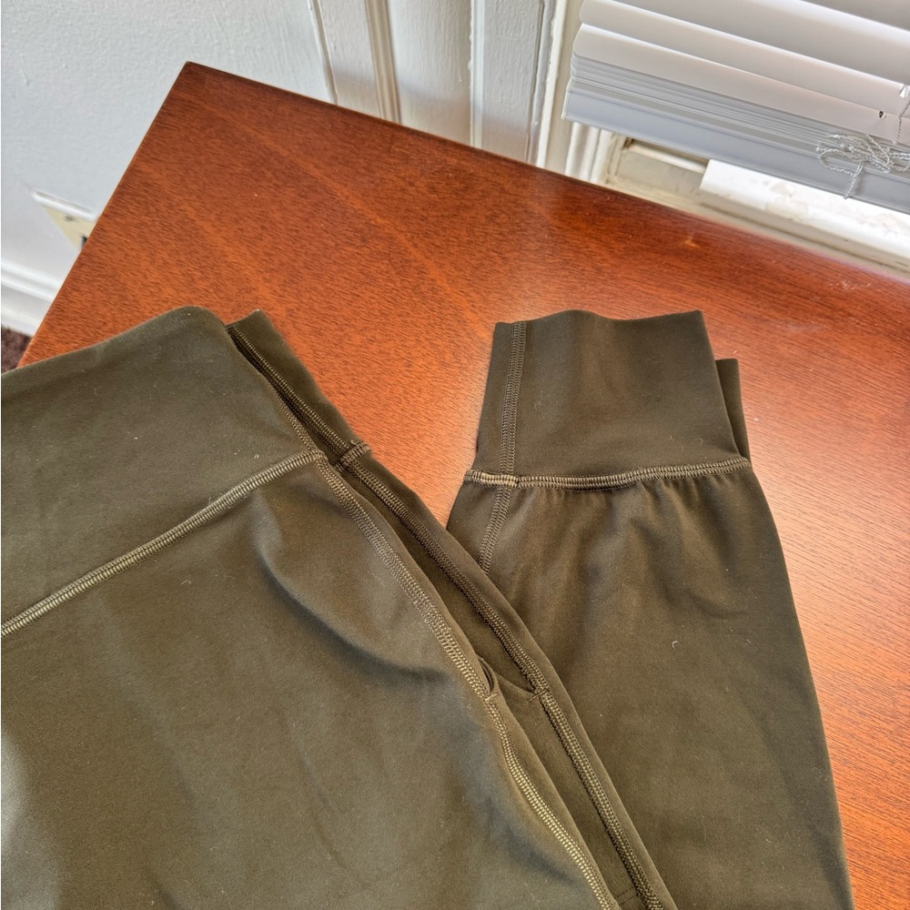 lululemon Align Joggers - Picture 7 of 8